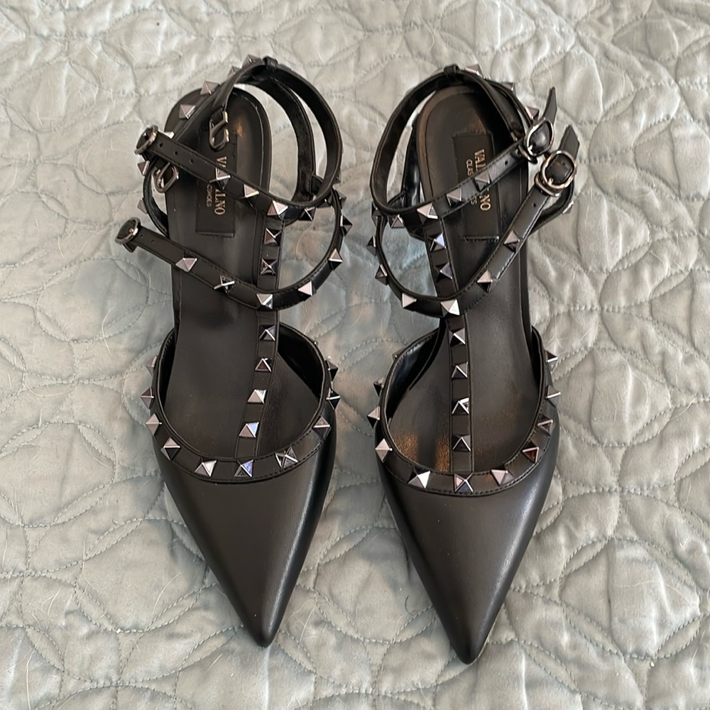 Brand new Vaiftilno brand black with silver studs throughout